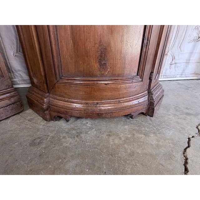 Pair of 18th Century Italian Walnut Corner Cabinets For Sale - Image 9 of 17