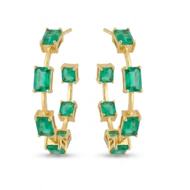 Gemstone details Emerald: 5.95 cts CUT: radiant 14K gold Gross weight: 6.75 grams Net weight: 5.56 grams CODE: K