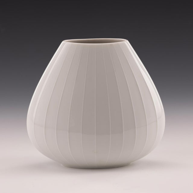 Oval German White Porcelain Vase by H&C Selb Bavaria Heinrich, 1960s For Sale - Image 9 of 9
