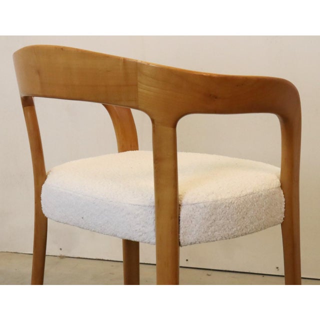 Country of origin: Germany Height: 73.5 cm Seat height: 46.5 cm Width: 62 cm Seat width: 46 cm Depth: 50 cm Seat depth: 44 cm