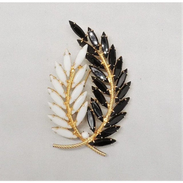 Vintage 1960s Signed Napier Marquise Rhinestone Leaves Brooch For Sale In Philadelphia - Image 6 of 6