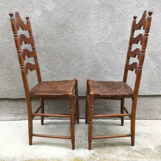 Farmhouse Pair of Early 20th Century Patinated Ladder Back Chairs For Sale - Image 3 of 7