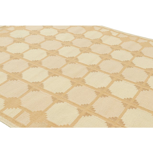 Looking for a custom size? For more information on customization capabilities, please reach out to custom@chairish.com....