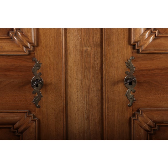 Antique Biedermeier Cabinet in Walnut, 1800 For Sale - Image 11 of 18
