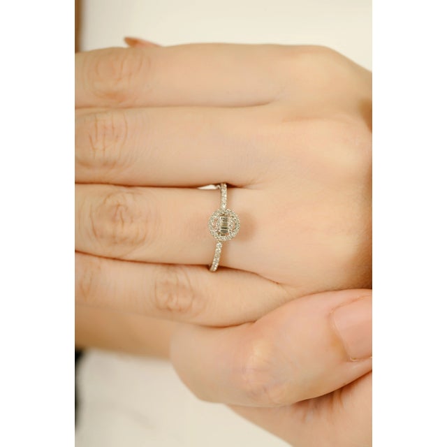 Art Deco Vintage Cluster Baguette & Round Diamond Ring Made in 14k Gold Size 6.5 For Sale - Image 3 of 12