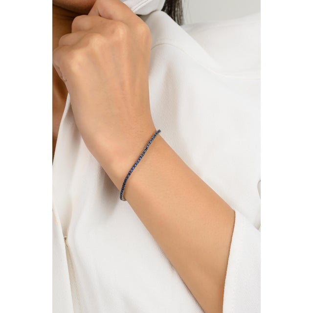 Unisex Blue Sapphire Cable Chain Bracelet in 18k White Gold For Sale In New York - Image 6 of 12