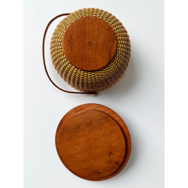 Tan Vintage Signed Nantucket Lightship Basket – Handcrafted With Lid, Bone Handle & Geometric Pattern For Sale - Image 8 of 9
