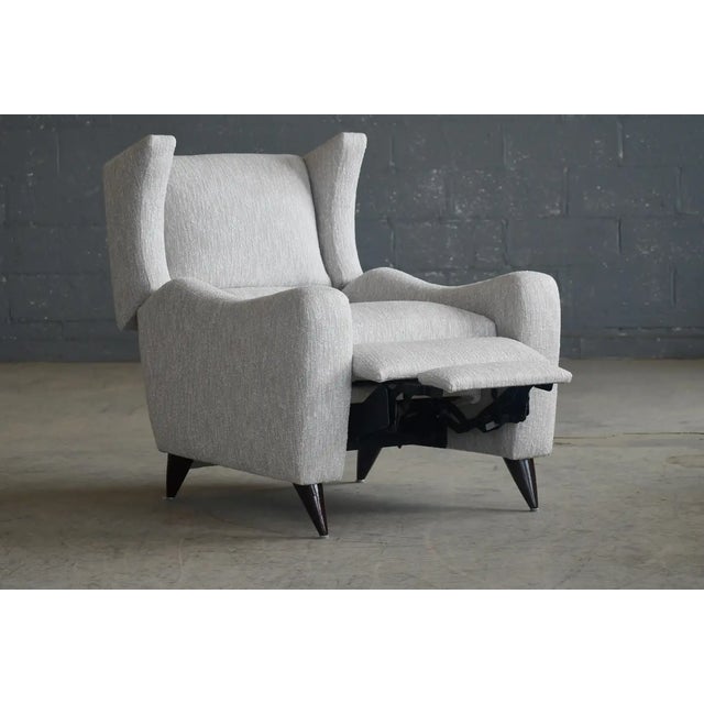 Vladimir Kagan 1990s Vladimir Kagan Style Juno Wingback Recliner Chair Newly Reupholstered For Sale - Image 4 of 11