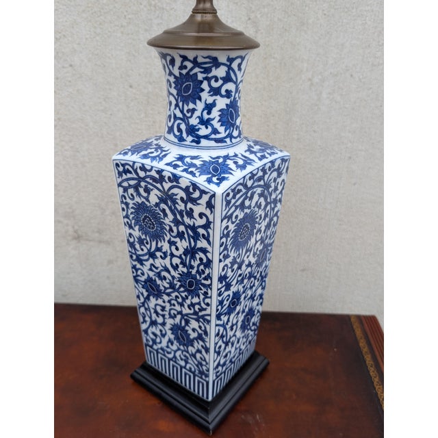 Chinese Mid 20th Century Chinese Blue and White Porcelain Table Lamp For Sale - Image 3 of 7