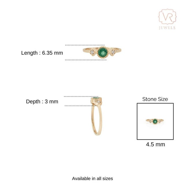 Round Emerald Trilogy Vintage Ring With Diamonds in 14k Yellow Gold Size 8 For Sale - Image 14 of 18