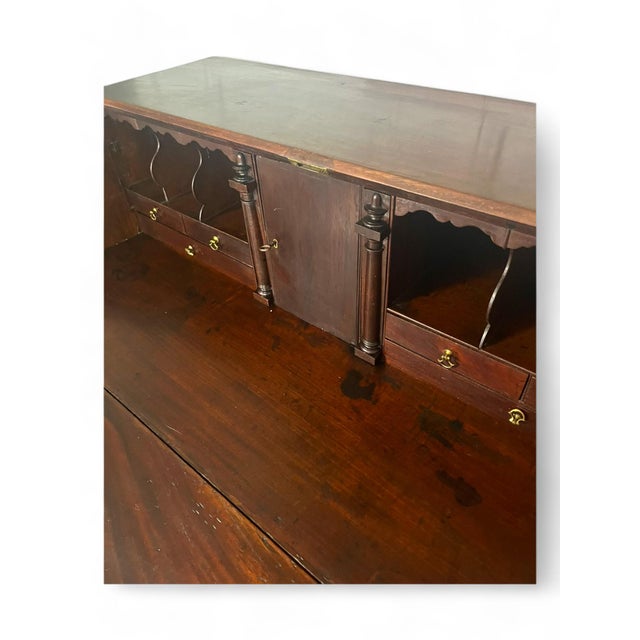 Tan English Chest of Drawers in Mahogany For Sale - Image 8 of 18