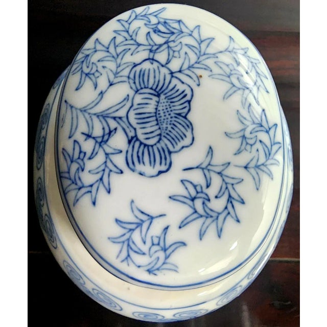 Beautiful Vintage Chinese Fine Ceramic Glazed Lidded Floral Jar For Sale - Image 4 of 13