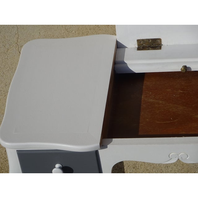 Small White and Gray Dressing Table For Sale - Image 5 of 18