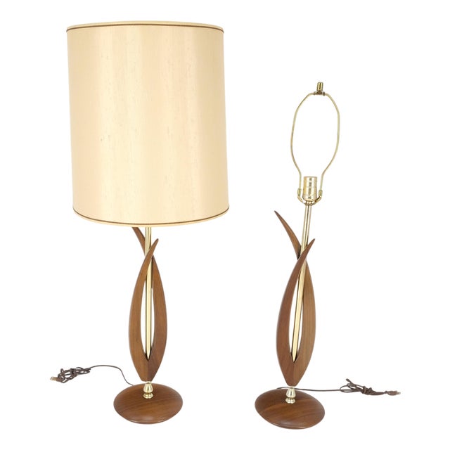 Pair of Mid Century Modern Oiled Walnut Turned Bases c1970s Table Lamps MINT For Sale