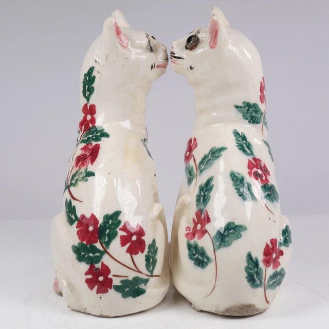Ceramic Antique Sponge Ware Pottery Mantel Cats in the style of Wemyss, 1890s, Set of 2 For Sale - Image 7 of 13