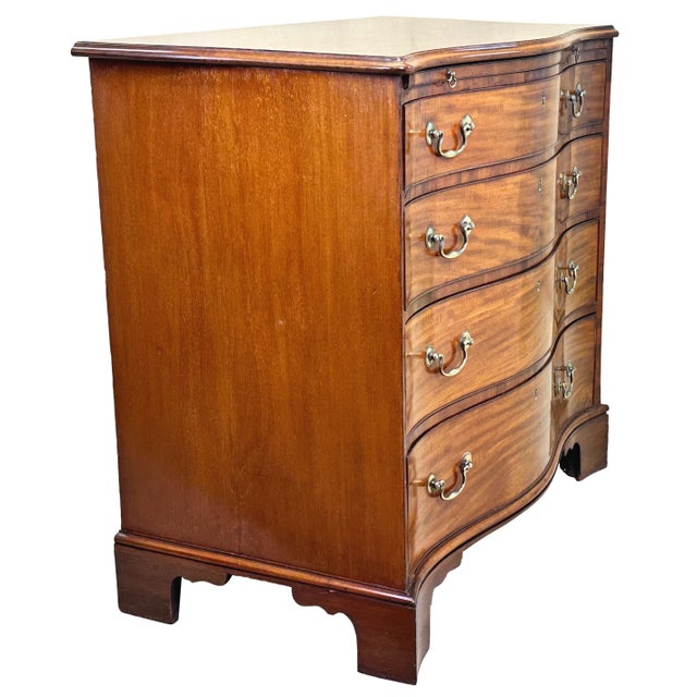Wood Georgian Mahogany Serpentine Chest of Drawers, 1760 For Sale - Image 7 of 10