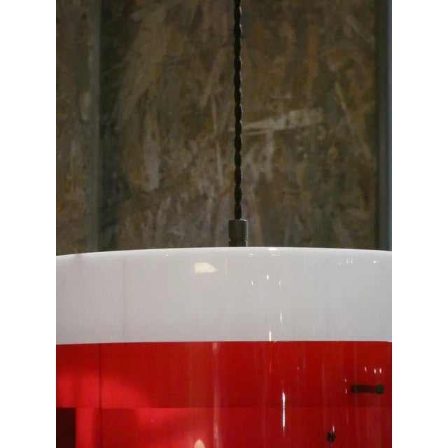 Red Mid-Century Italian Pendant Lamp in White and Red Methacrylate and Brass by Stilnovo, 1960s For Sale - Image 8 of 10