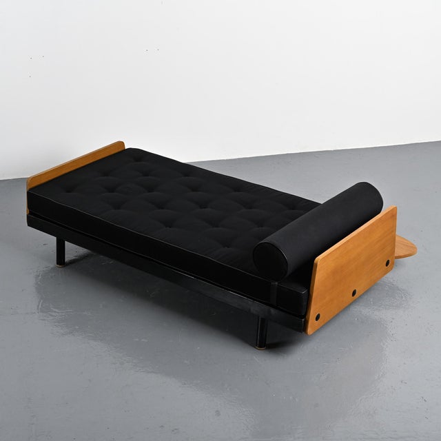 SCAL Daybed by Jean Prouvé for Steph Simon, circa 1960 For Sale - Image 6 of 12