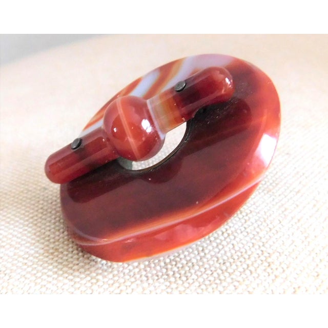 Gemstone Vintage Round Banded Scottish Agate Brooch With Agate Crossbar For Sale - Image 7 of 9