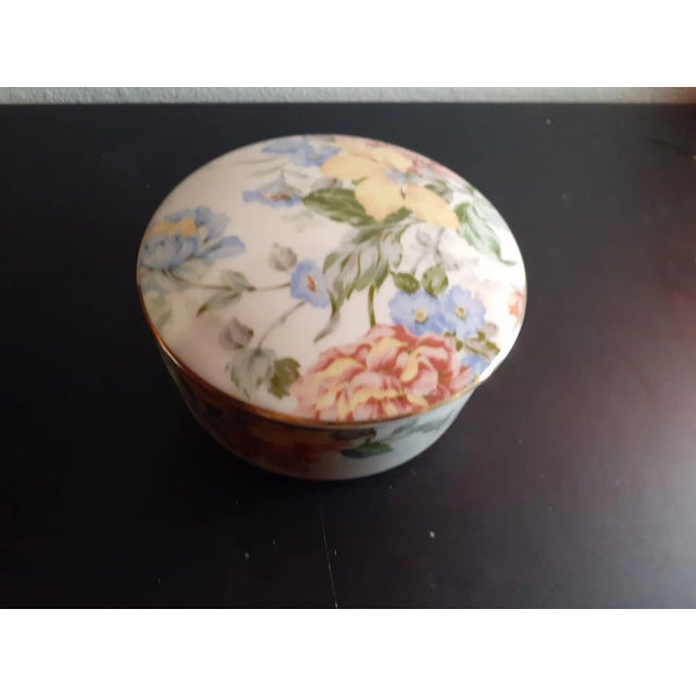 1970s Mikasa English Tapestry Pattern Round Trinket Box For Sale In Dallas - Image 6 of 6