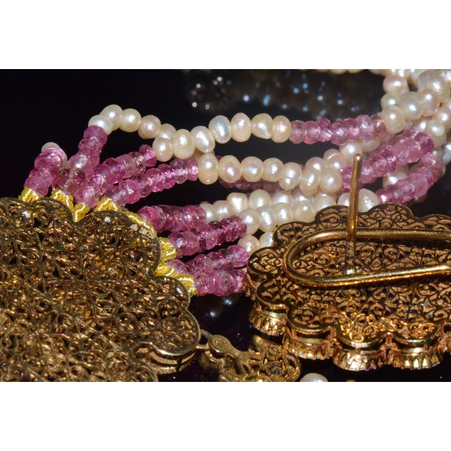 Metal Late 20th Century Natural 121.63Cts Tanzanite Uncut Diamond Pearl Ruby Tourmaline Solid 18k Gold Choker Necklace & Earrings Set, 3 Pieces For Sale - Image 7 of 12