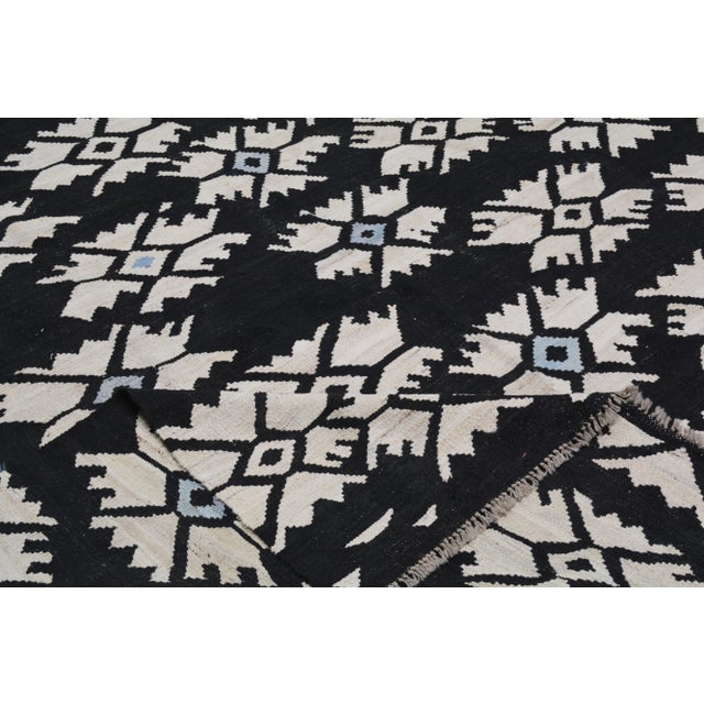 1990s Turkish Modern Hand Woven Flatweave/Kilim With Organic Wool and Soft Texture,8'X11'2" For Sale In New York - Image 6 of 7