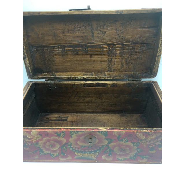 1950s 1950s Hand Painted Chinese Box For Sale - Image 5 of 9