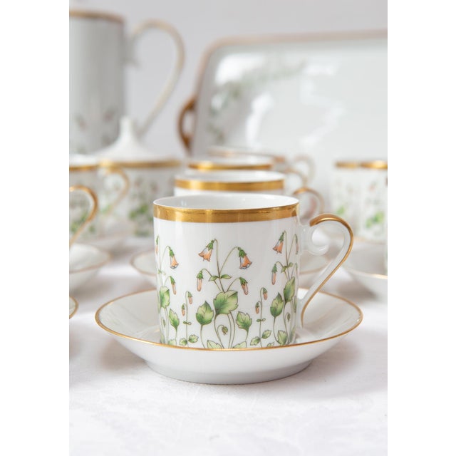 It consists of the following 38 pieces: 11 cups: 6 cm diameter, 6 cm high (we'll include 1 extra cup with a small notch as...