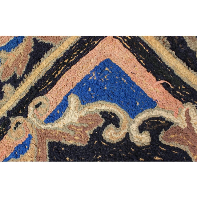 Onyx 1930s American Hooked Rug With Large Floral Medallion in Black Background For Sale - Image 8 of 9