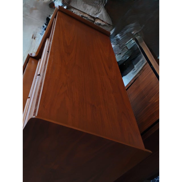 Wood Mid 20th Century Tallboy Bedroom Dresser Chest of Drawers From United Furniture For Sale - Image 7 of 12