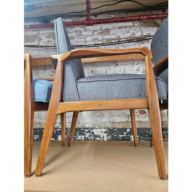 Mid 20th Century Pair of Mid-Century Modern Accent Chairs - Gray (New Fabric) For Sale - Image 5 of 8