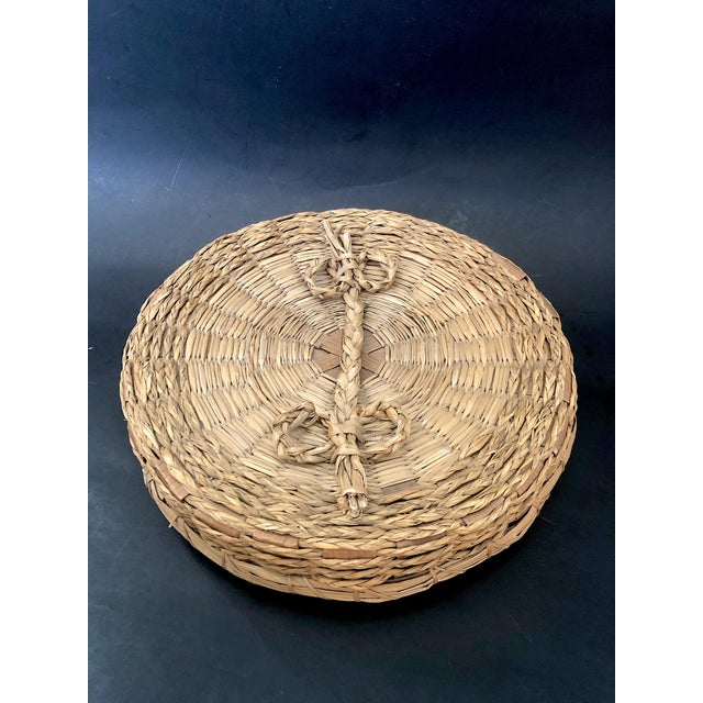 1910s Antique Native American Indian Woven Sweetgrass Basket With Lid