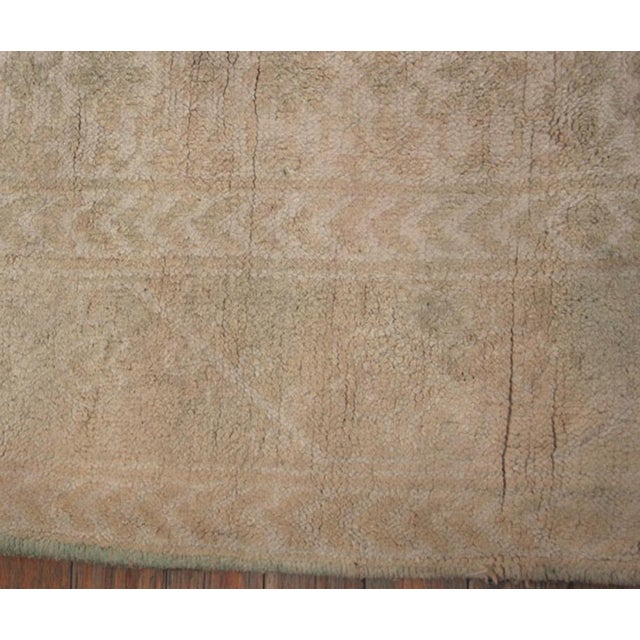 Textile 1930s Ivory Floral Antique Indian Agra Rug 4'0" X 6'0". Knotted Pile Cotton Carpet For Sale - Image 7 of 7