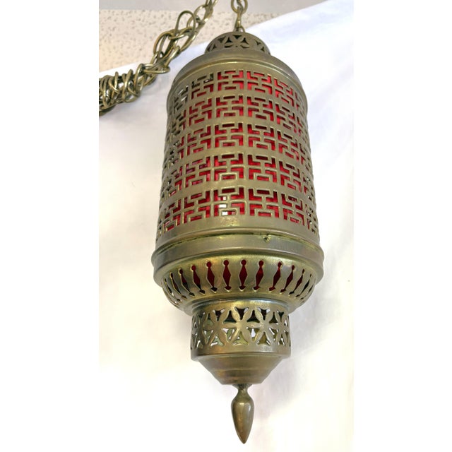 Early 20th Century 1900's Middle Eastern Hammered & Pierced Brass Swag Electrified Lanterns With Red Liner- A Pair For Sale - Image 5 of 18