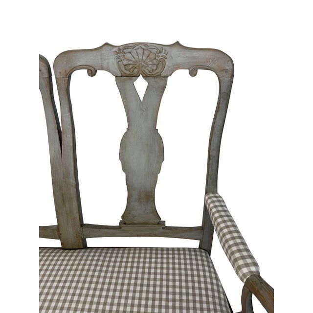 1900s Vintage Grey Painted Swedish Settee with Shell and Foliate Carving For Sale In Boston - Image 6 of 9