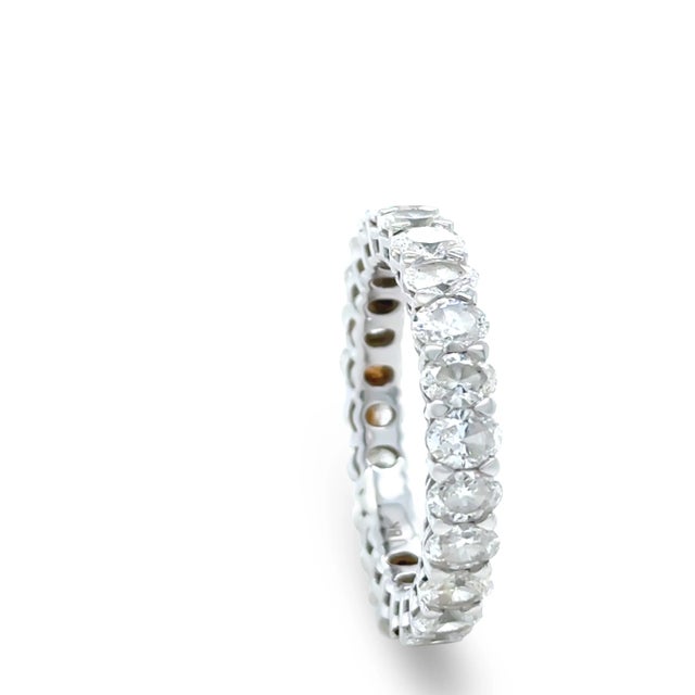 Contemporary 18ct White Gold Oval Diamond Eternity Ring 3.45ct For Sale - Image 3 of 8