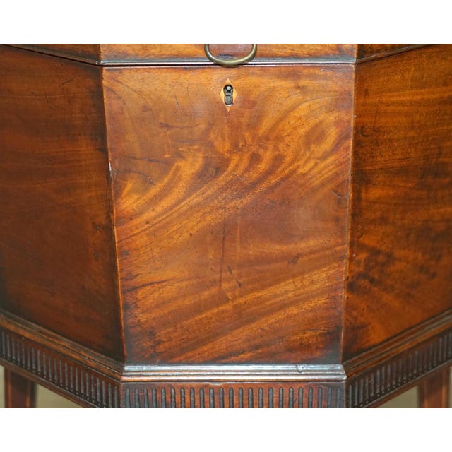 George III Hardwood Wine Cooler Cellarette, 1780s For Sale - Image 6 of 18