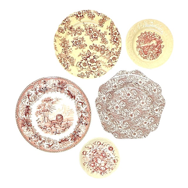 Classical Style Mixed Red & White Wall Plate Curation - Group of 5 For Sale