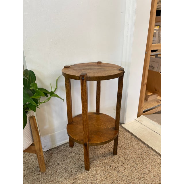 Likely Antique Mission Style Quarter Sawn Wooden Two-Tier Plant Stand or Side Table With Pegged Joints For Sale - Image 4 of 11