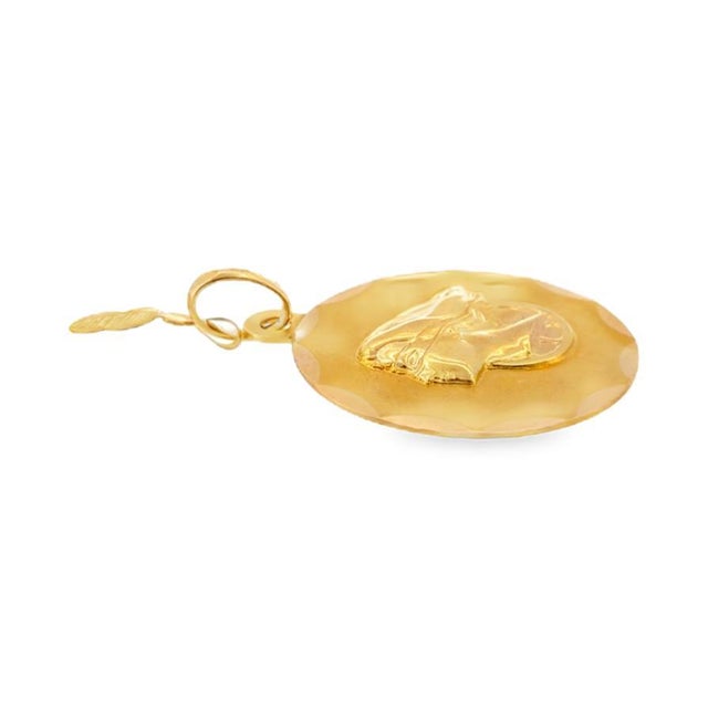 Vintage Unoaerre 18k Goddes of Fortuna Pendant For Sale In Las Vegas - Image 6 of 9