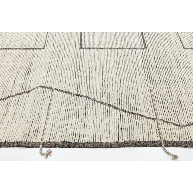 2010s Modern Minimalist Moroccan Style Wool Rug – Handmade Geometric Linear Design For Sale - Image 5 of 10