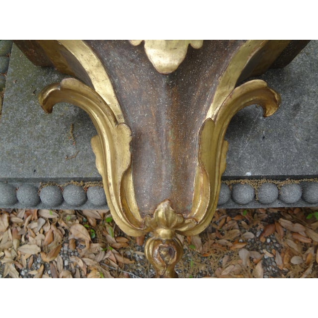 1920s Italian Baroque Style Painted and Gilt Wall Bracket For Sale - Image 4 of 9