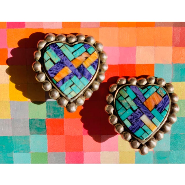 Early Vintage 1980’s Dian Malouf Oxidized Sterling Heart Earrings With Turquoise, Sugilite, & Spiny Oyster Mosaic Center & Beaded Silver Surround For Sale - Image 10 of 11