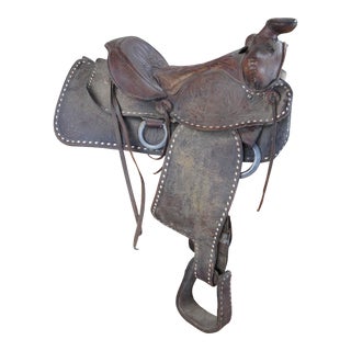 Vintage American Western Ranch Brown Tooled Leather Embossed Horse Saddle For Sale