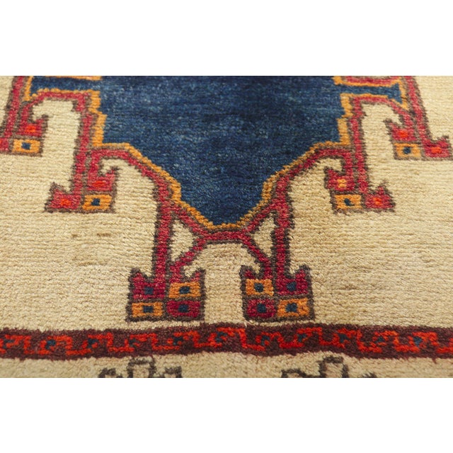 Late 20th Century Vintage Persian Shiraz Rug - 04'08 X 07'04 For Sale - Image 5 of 9