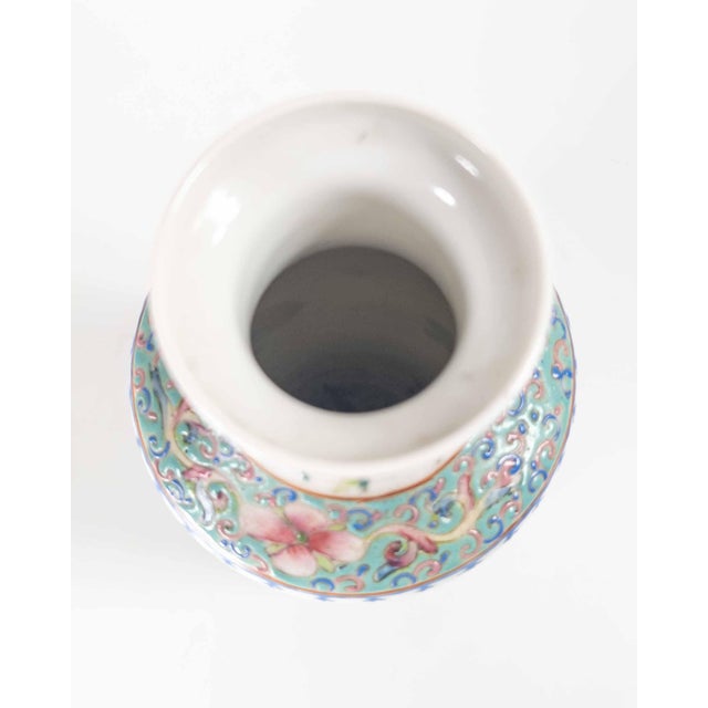 Early 20th Century Chinese Chinoiserie Famille Rose Vase, Late Qing or Republic Period For Sale - Image 13 of 18