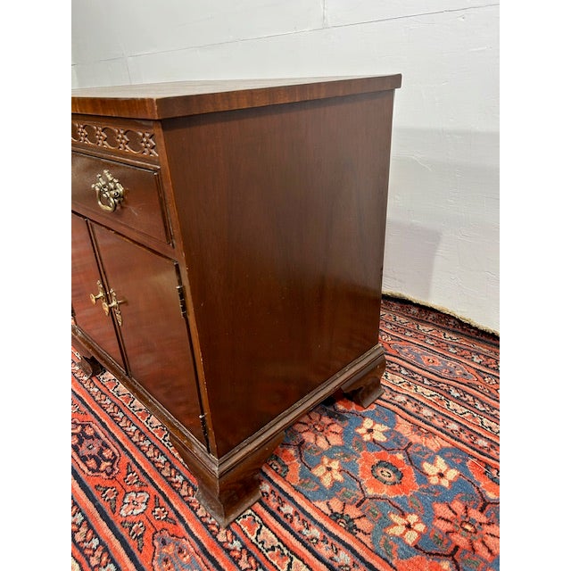 Baker Furniture Company 1960s Baker Mahogany Chippendale Style Nightstand With Doors For Sale - Image 4 of 10