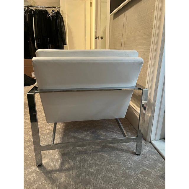 Metal Pair of Chrome Lounge Chairs in White Leather Attributed to Milo Baughman For Sale - Image 7 of 16