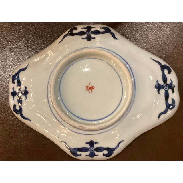 Japanese Mid 19th Century Pair of Japanese Imari Lozenge (Diamond) Shaped Plates. For Sale - Image 3 of 3
