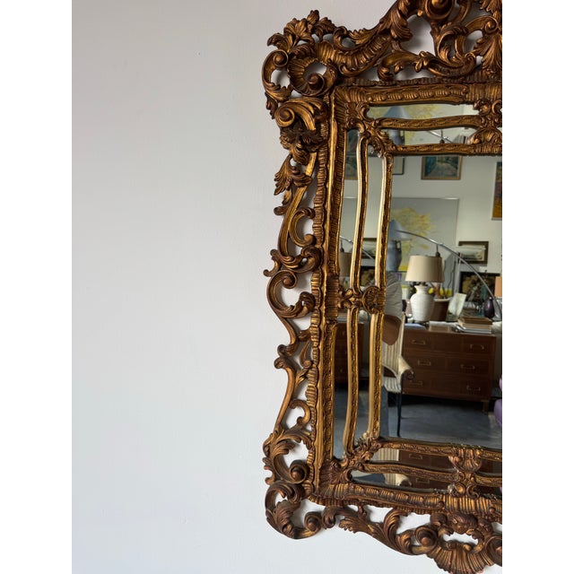 1960s Italian Hollywood Regency Gilt Carved Wood Wall Mirror For Sale In Miami - Image 6 of 12